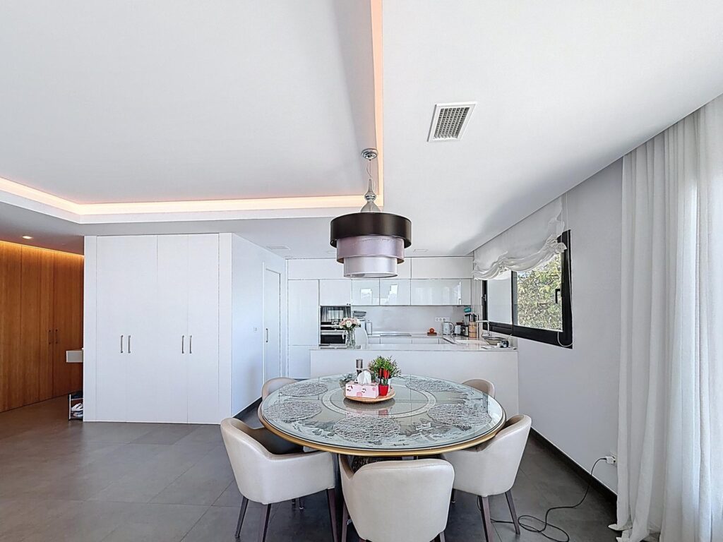 Cumbre del Sol modern luxury apartment with spectacular panoramic views of the sea and cliffs. 6