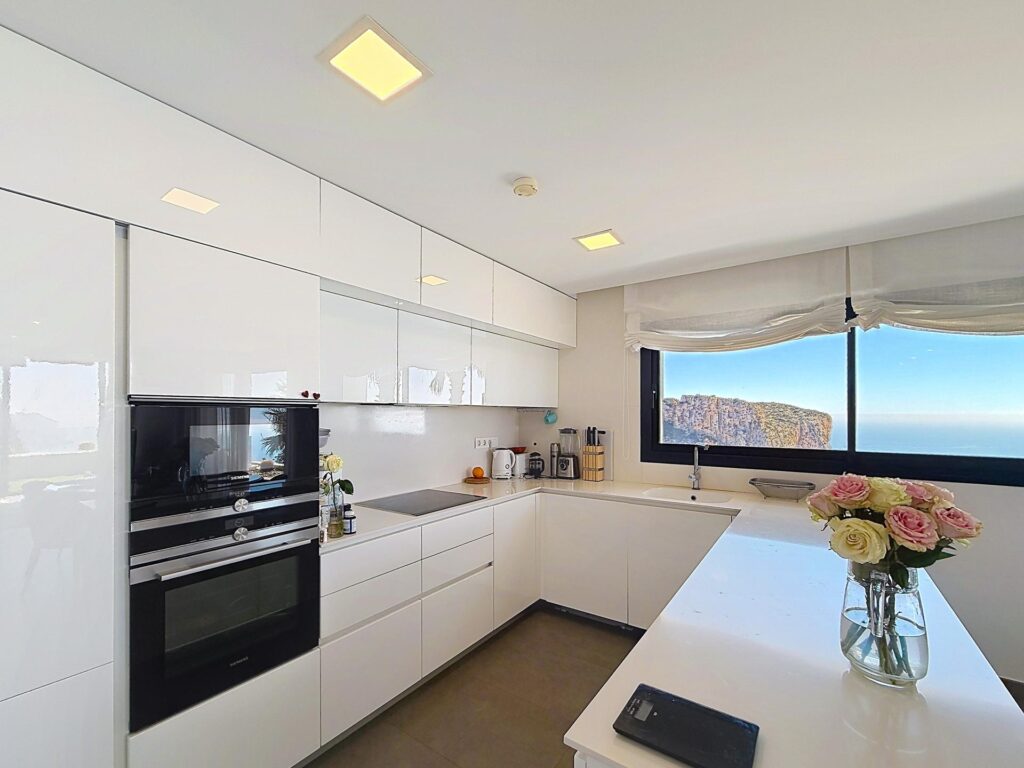 Cumbre del Sol modern luxury apartment with spectacular panoramic views of the sea and cliffs. 8