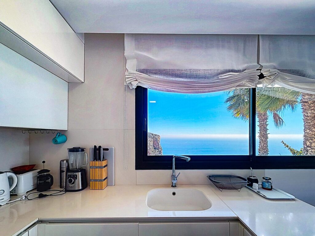 Cumbre del Sol modern luxury apartment with spectacular panoramic views of the sea and cliffs. 9