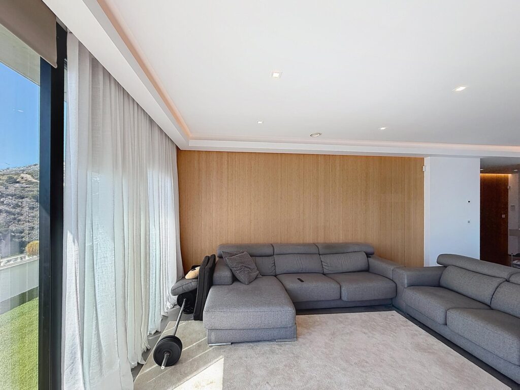 Cumbre del Sol modern luxury apartment with spectacular panoramic views of the sea and cliffs. 12