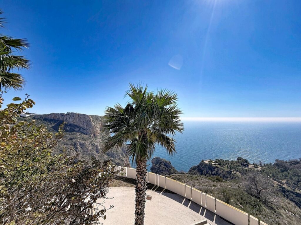 Cumbre del Sol modern luxury apartment with spectacular panoramic views of the sea and cliffs. 15