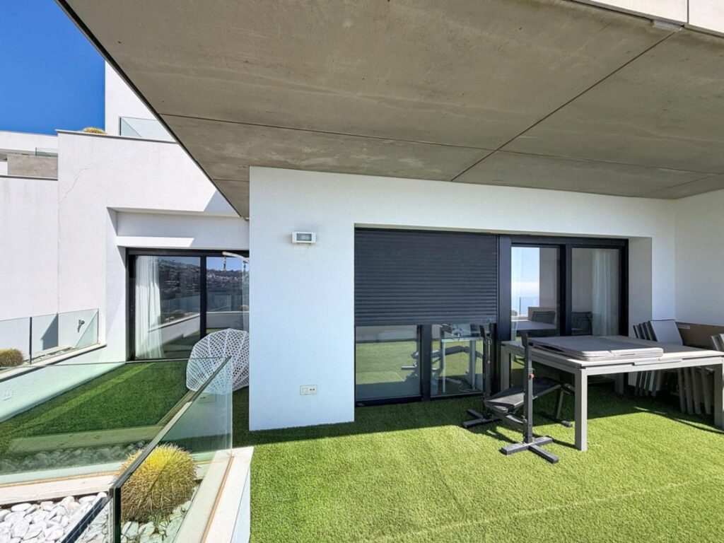 Cumbre del Sol modern luxury apartment with spectacular panoramic views of the sea and cliffs. 17