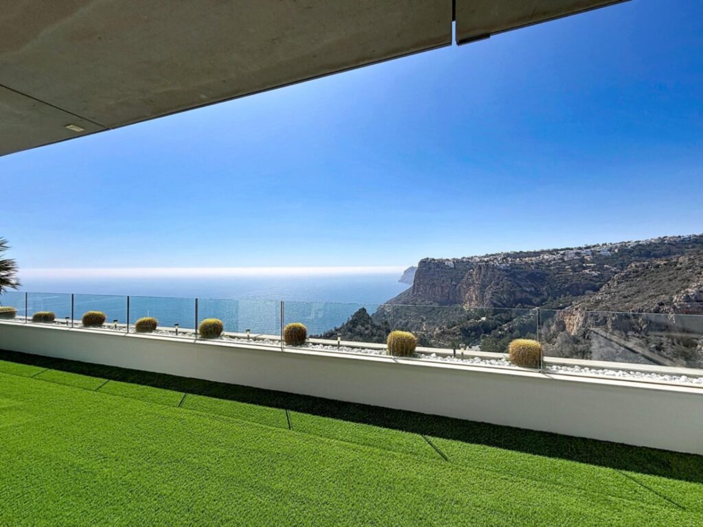 Cumbre del Sol modern luxury apartment with spectacular panoramic views of the sea and cliffs. 18