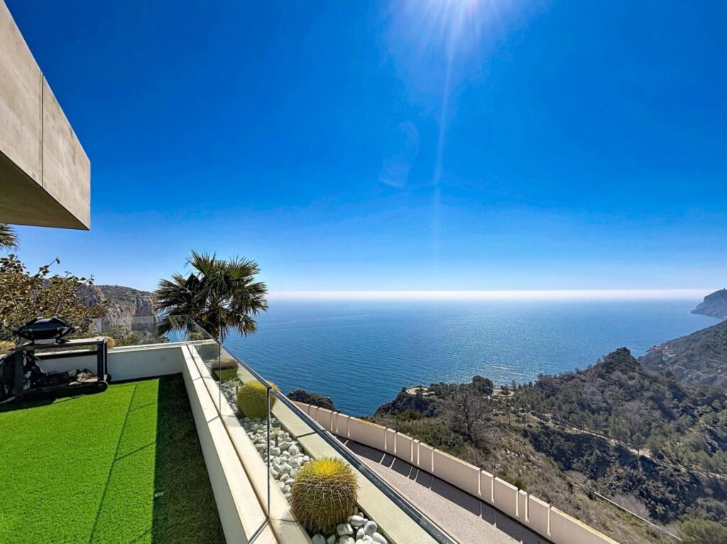 Cumbre del Sol modern luxury apartment with spectacular panoramic views of the sea and cliffs. 19
