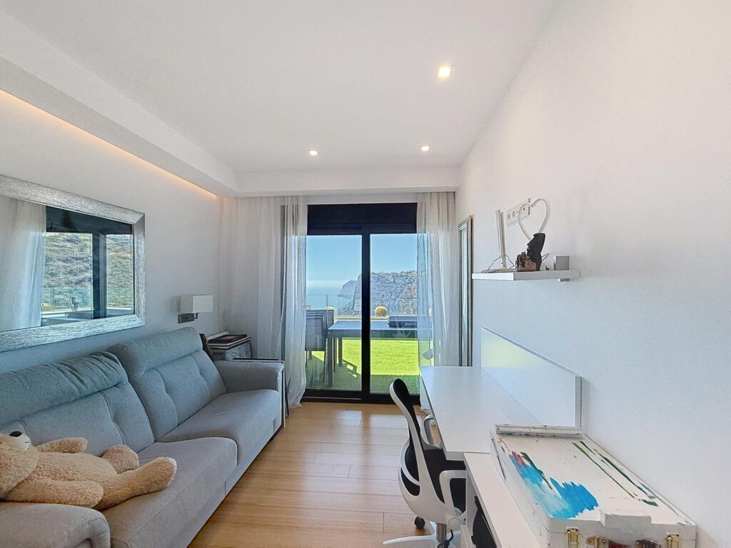 Cumbre del Sol modern luxury apartment with spectacular panoramic views of the sea and cliffs. 21