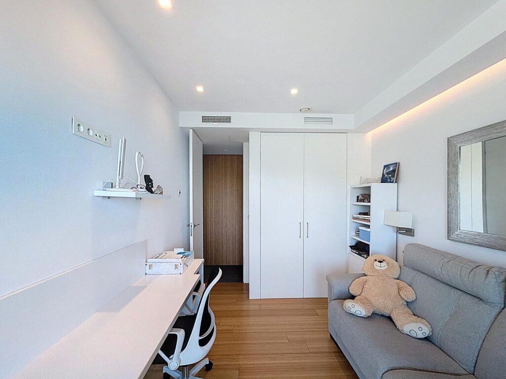 Cumbre del Sol modern luxury apartment with spectacular panoramic views of the sea and cliffs. 23