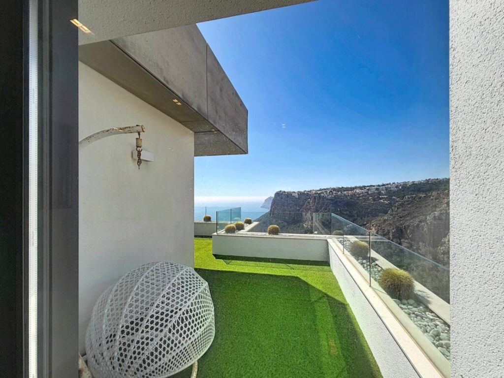 Cumbre del Sol modern luxury apartment with spectacular panoramic views of the sea and cliffs. 25