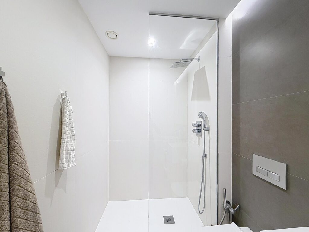 Cumbre del Sol modern luxury apartment with spectacular panoramic views of the sea and cliffs. 32