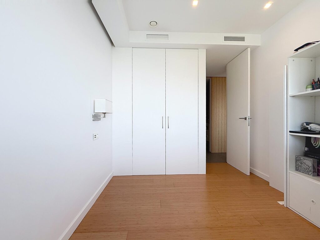 Cumbre del Sol modern luxury apartment with spectacular panoramic views of the sea and cliffs. 36