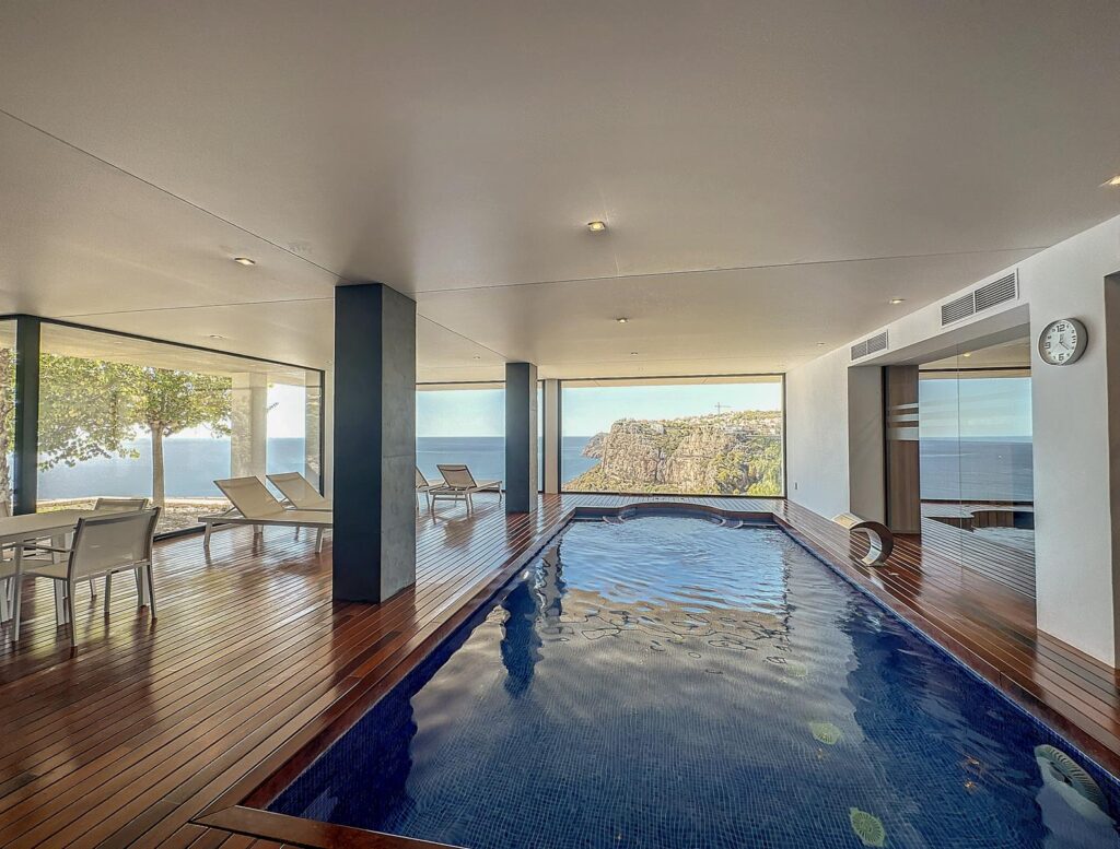 Cumbre del Sol modern luxury apartment with spectacular panoramic views of the sea and cliffs. 40