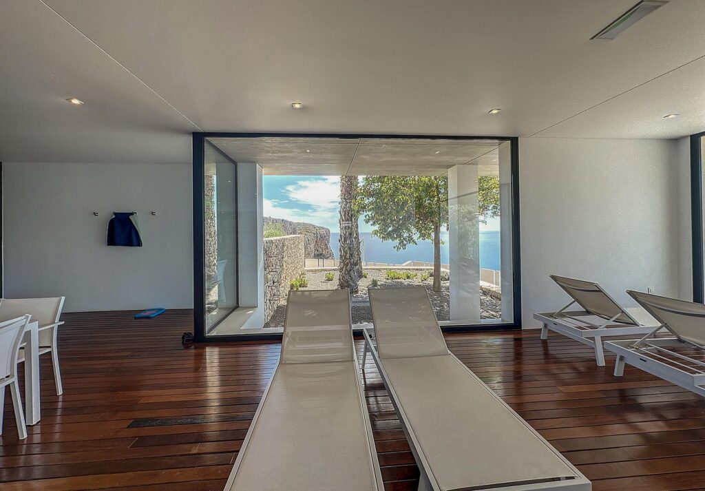 Cumbre del Sol modern luxury apartment with spectacular panoramic views of the sea and cliffs. 41