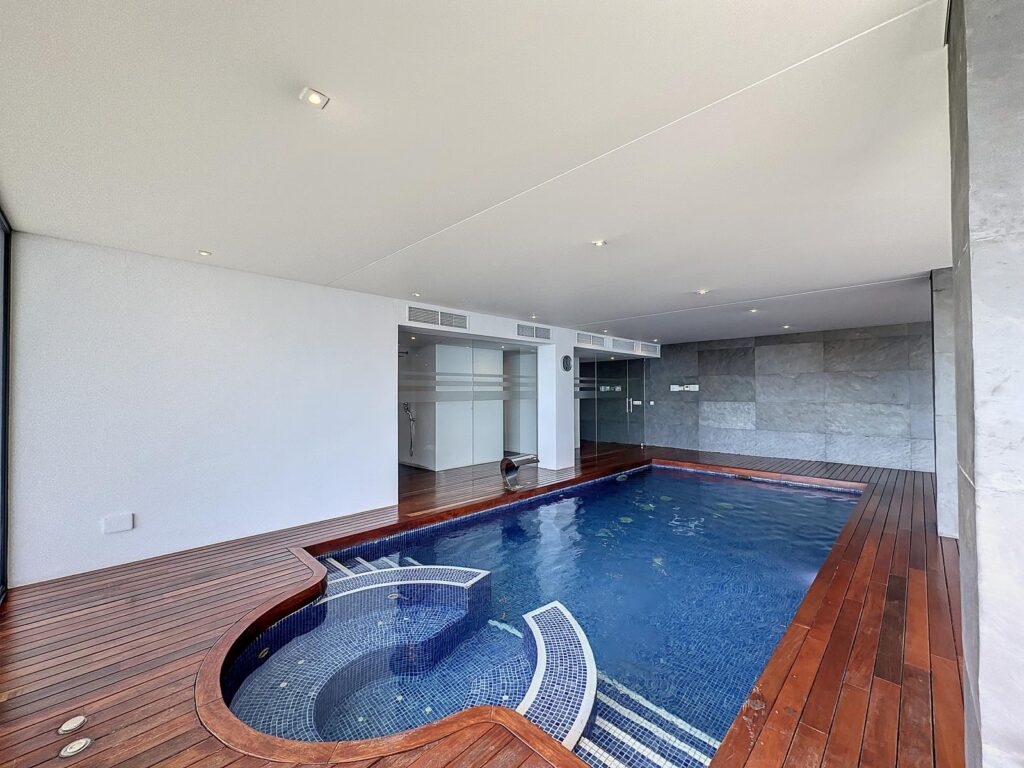 Cumbre del Sol modern luxury apartment with spectacular panoramic views of the sea and cliffs. 43