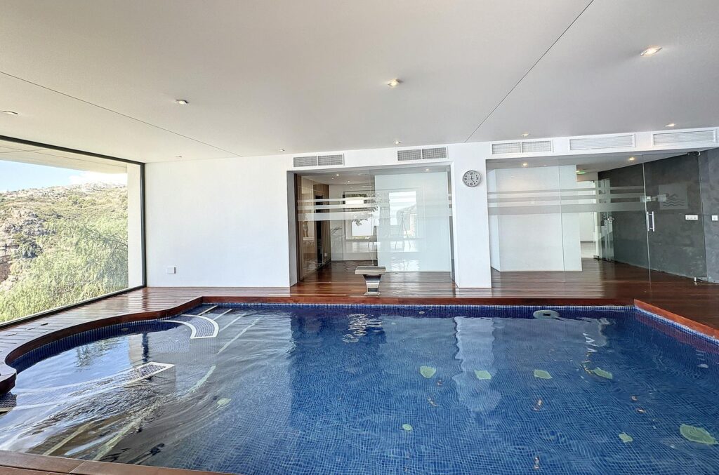 Cumbre del Sol modern luxury apartment with spectacular panoramic views of the sea and cliffs. 45