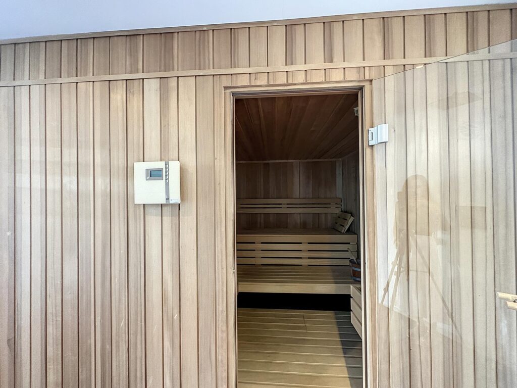 Cumbre del Sol modern luxury apartment with spectacular panoramic views of the sea and cliffs. 49