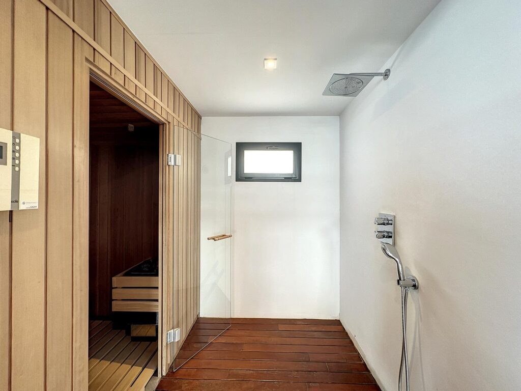 Cumbre del Sol modern luxury apartment with spectacular panoramic views of the sea and cliffs. 50