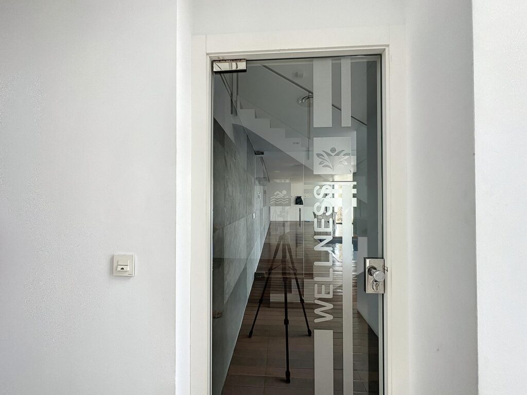 Cumbre del Sol modern luxury apartment with spectacular panoramic views of the sea and cliffs. 51