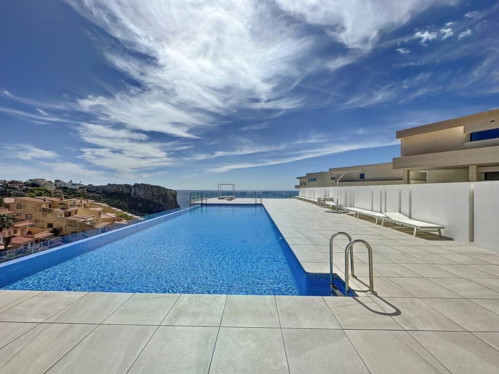 Cumbre del Sol modern luxury apartment with spectacular panoramic views of the sea and cliffs. 52