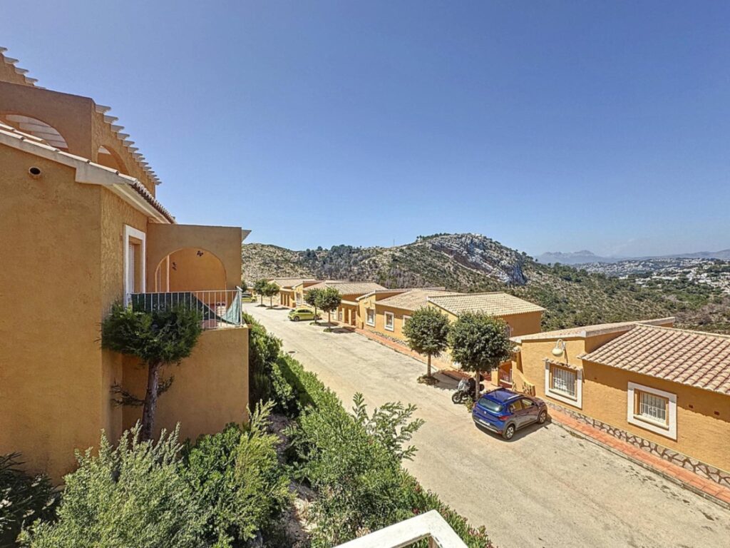 Cumbre del Sol apartment with views of the Moraira valley 1
