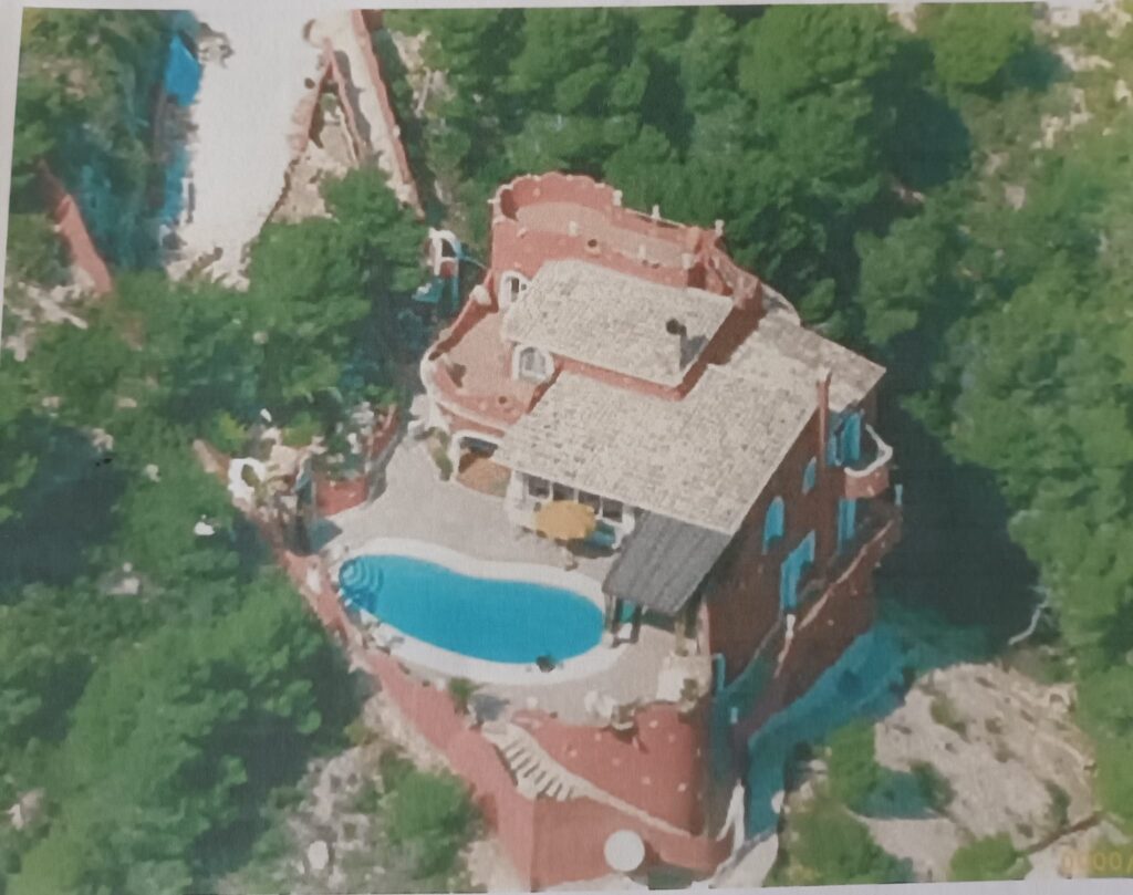 Stunning villa with sea views 4