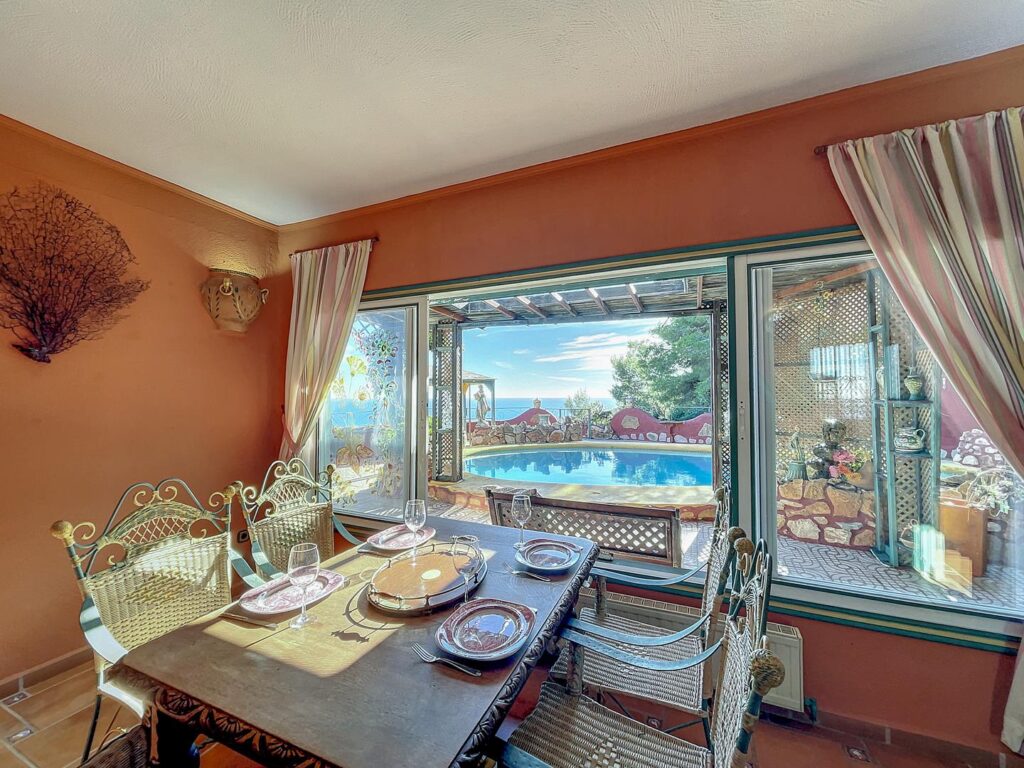 Stunning villa with sea views 8