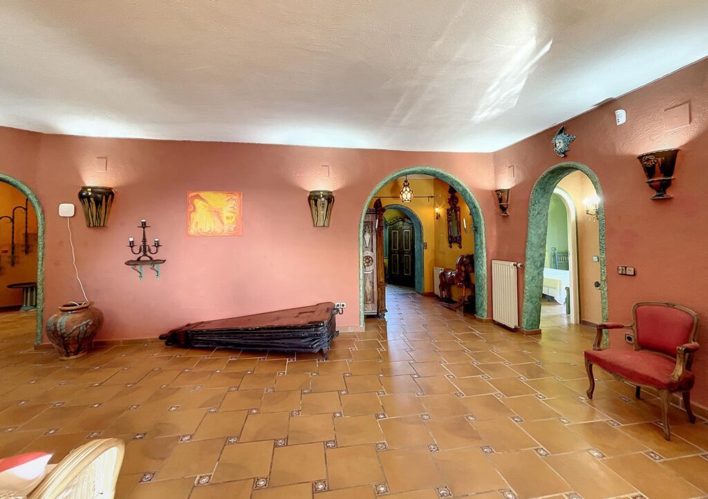 Stunning villa with sea views 9