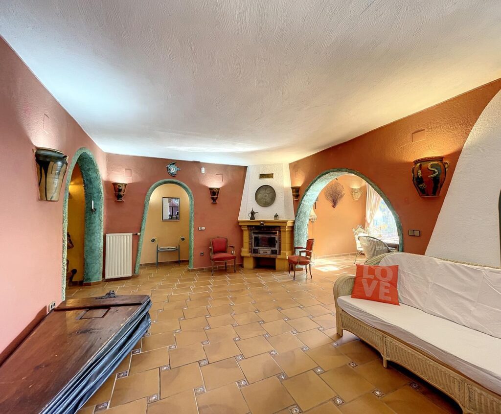 Stunning villa with sea views 10