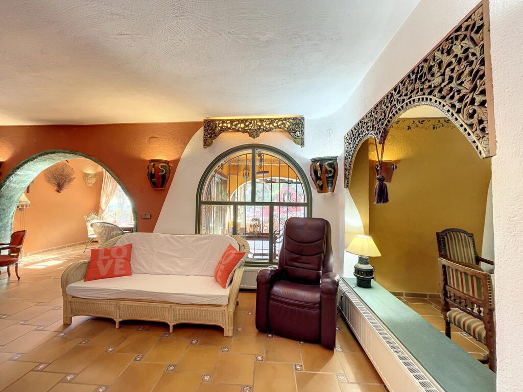 Stunning villa with sea views 11