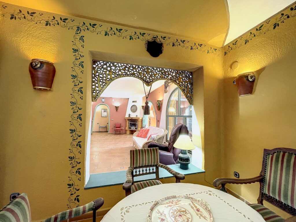 Stunning villa with sea views 15