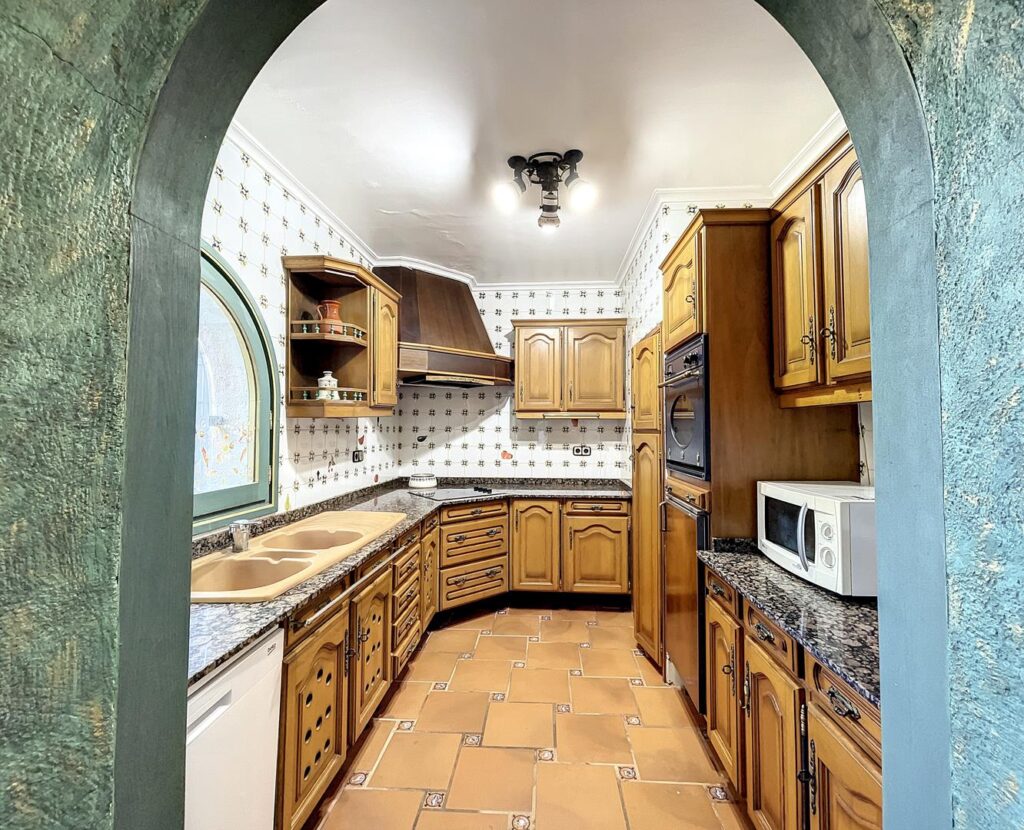 Stunning villa with sea views 17