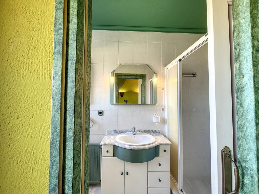 Stunning villa with sea views 30