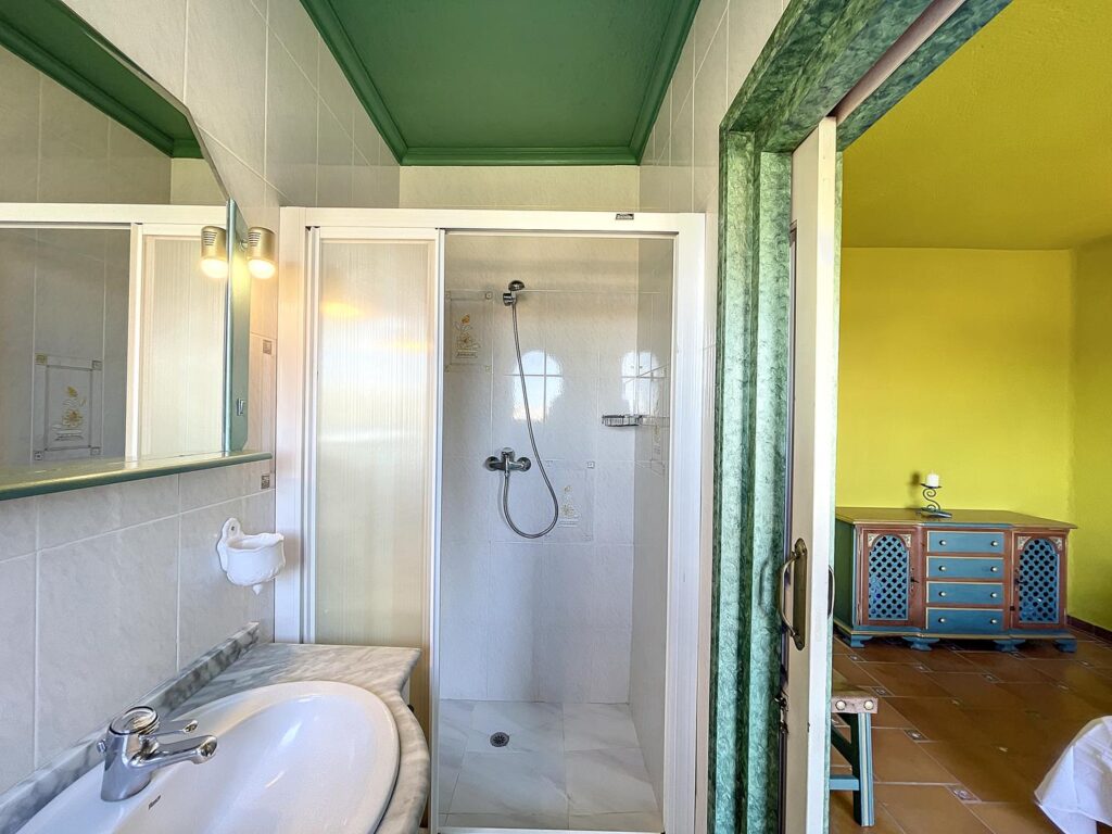 Stunning villa with sea views 31