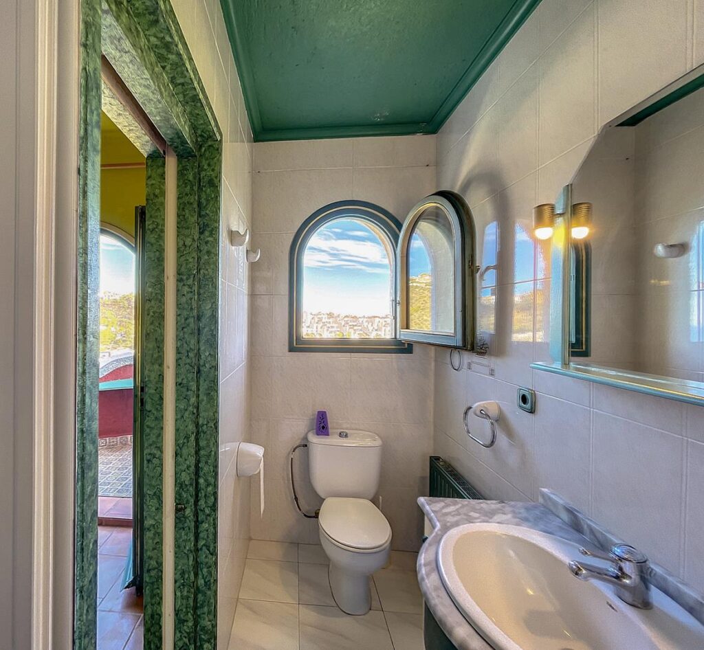 Stunning villa with sea views 32