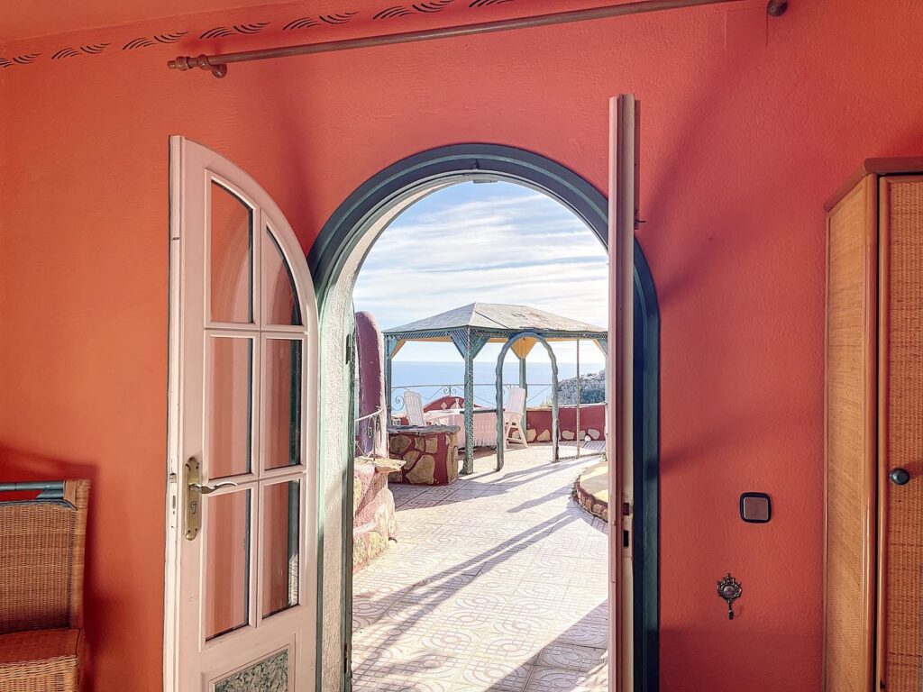 Stunning villa with sea views 38