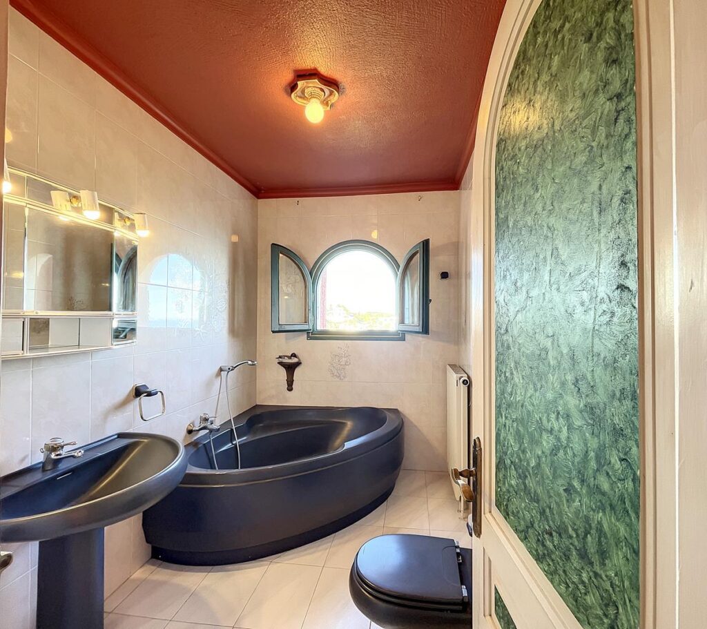 Stunning villa with sea views 39