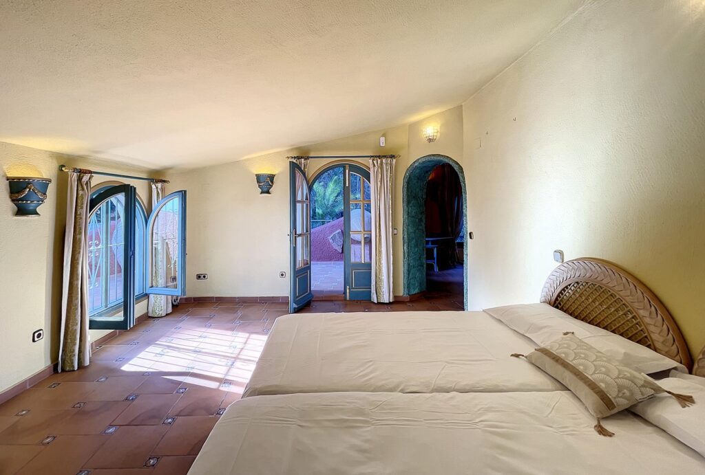 Stunning villa with sea views 48