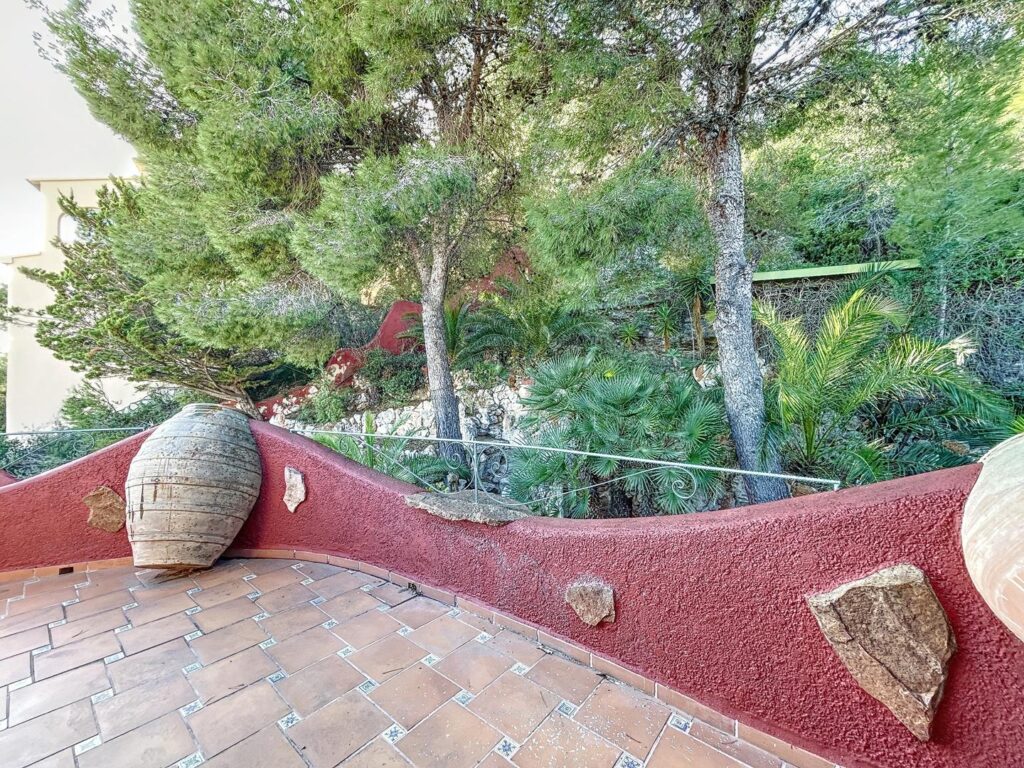 Stunning villa with sea views 49