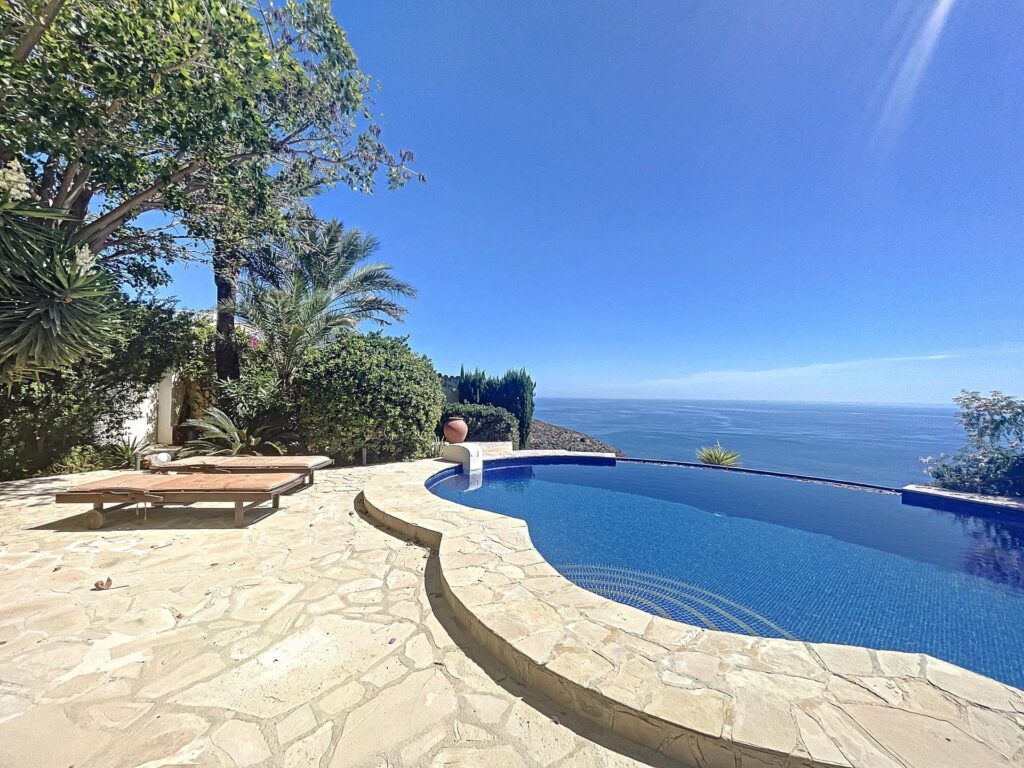 Frontline villa with sea views 2