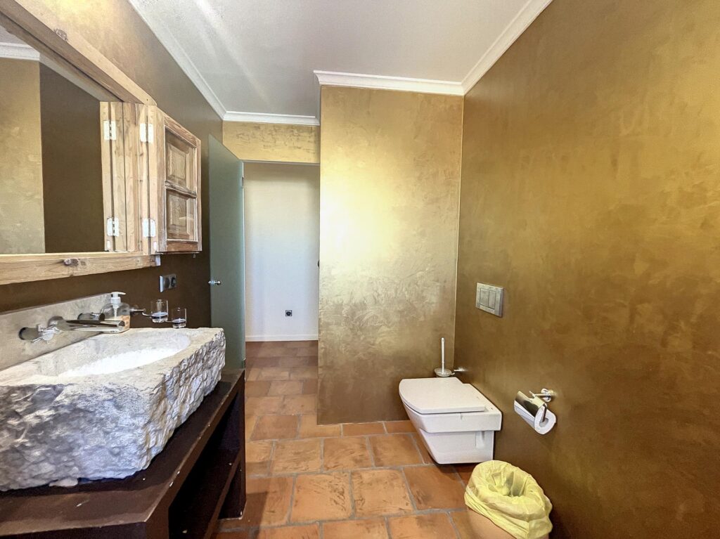 Frontline villa with sea views 5