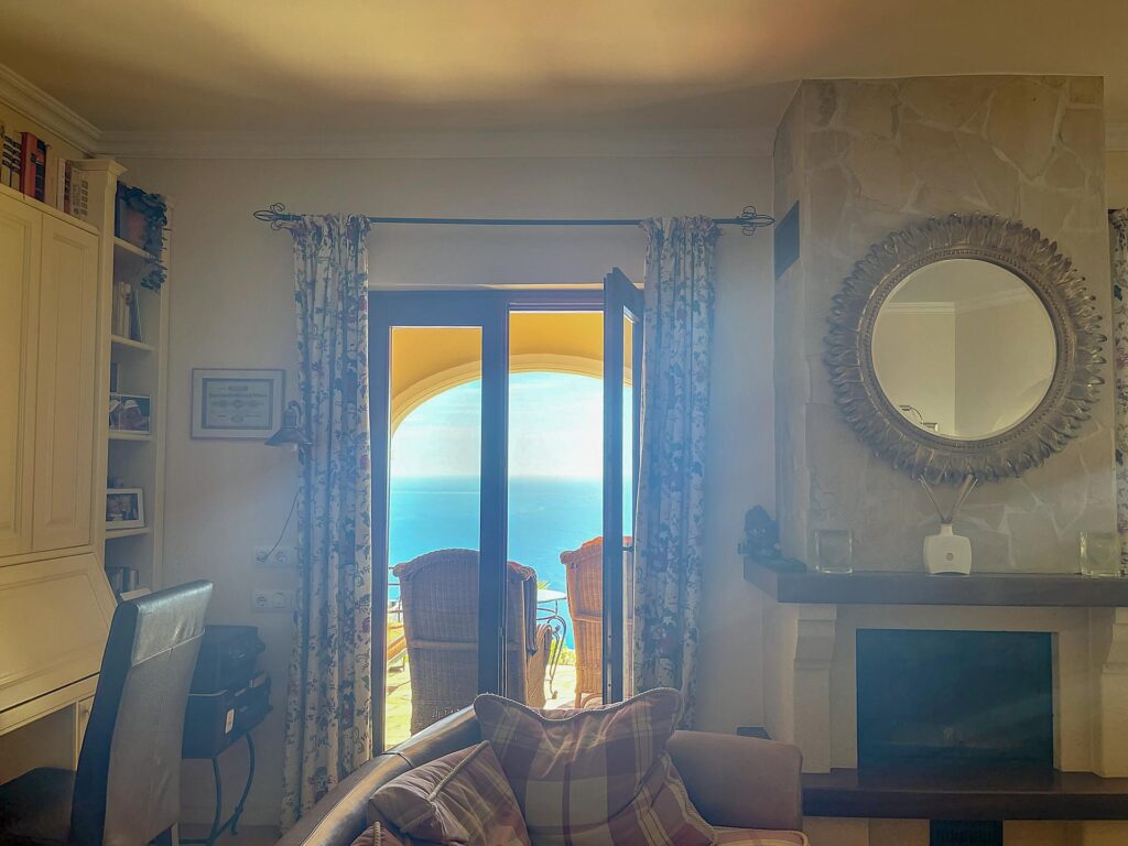 Frontline villa with sea views 13