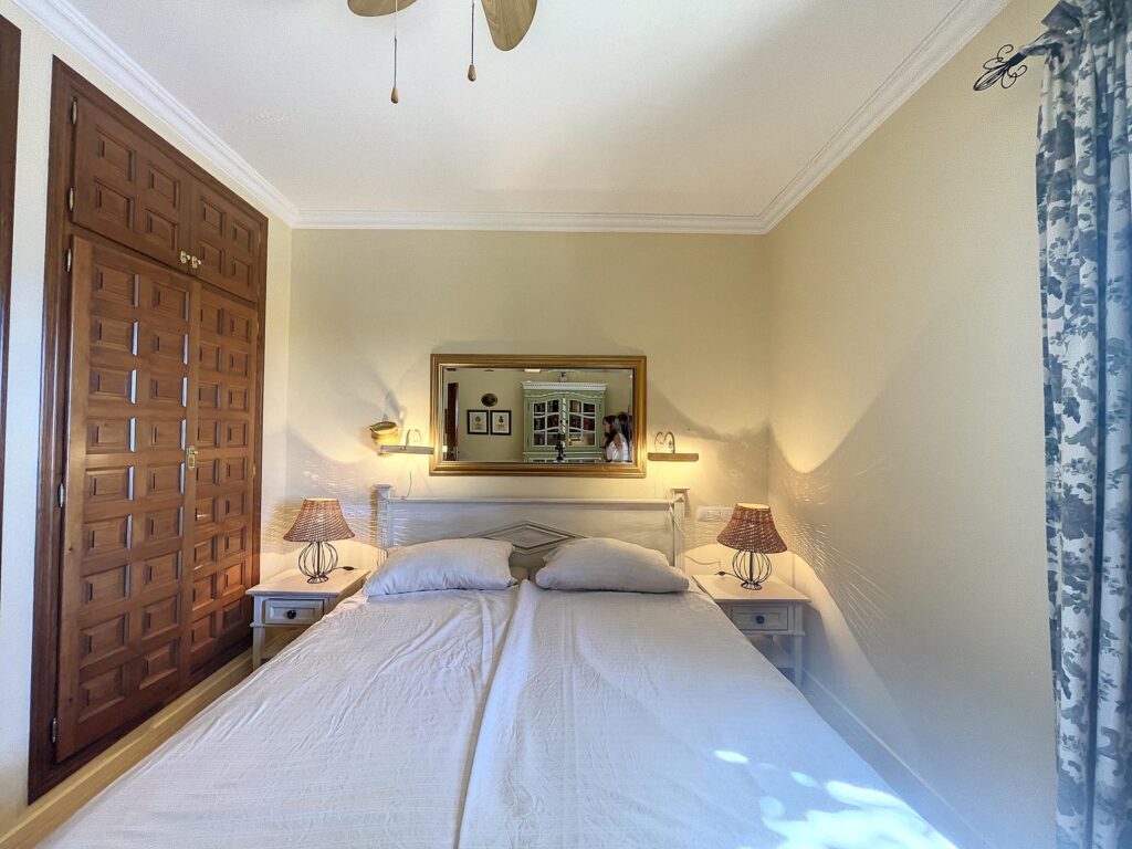 Frontline villa with sea views 20