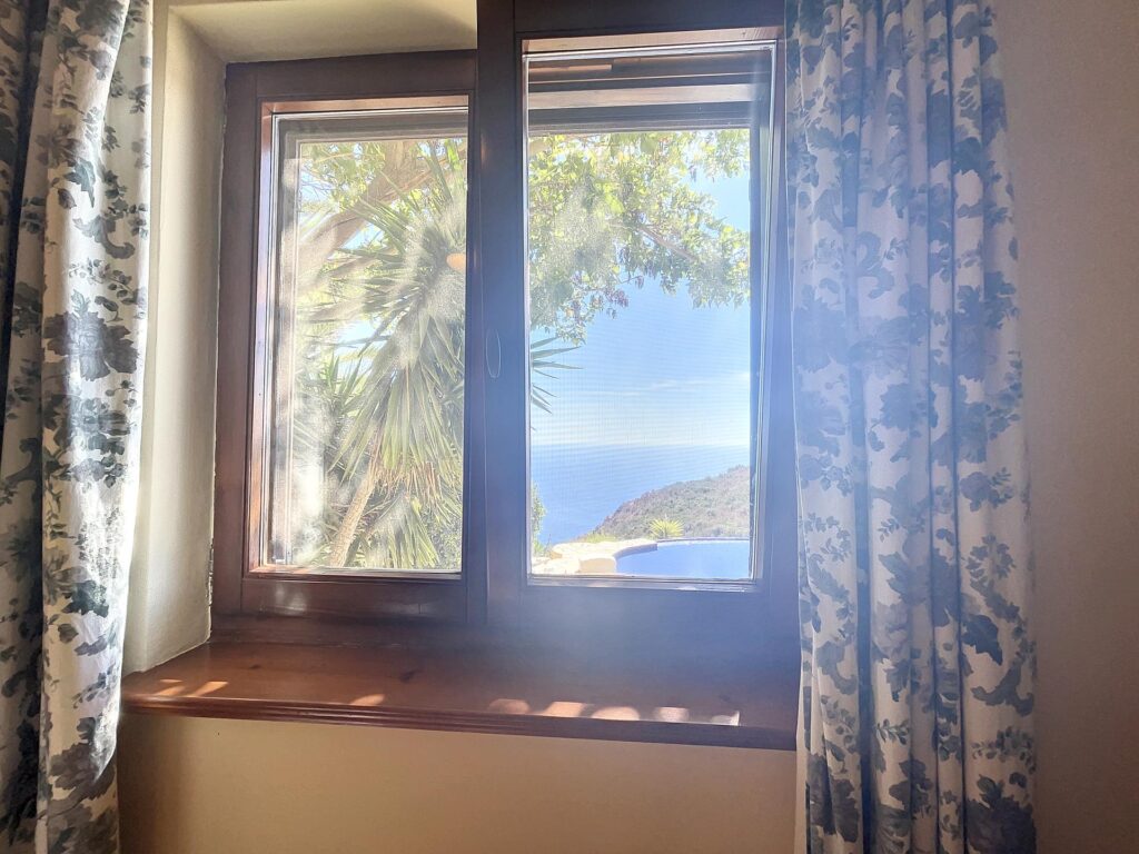 Frontline villa with sea views 21