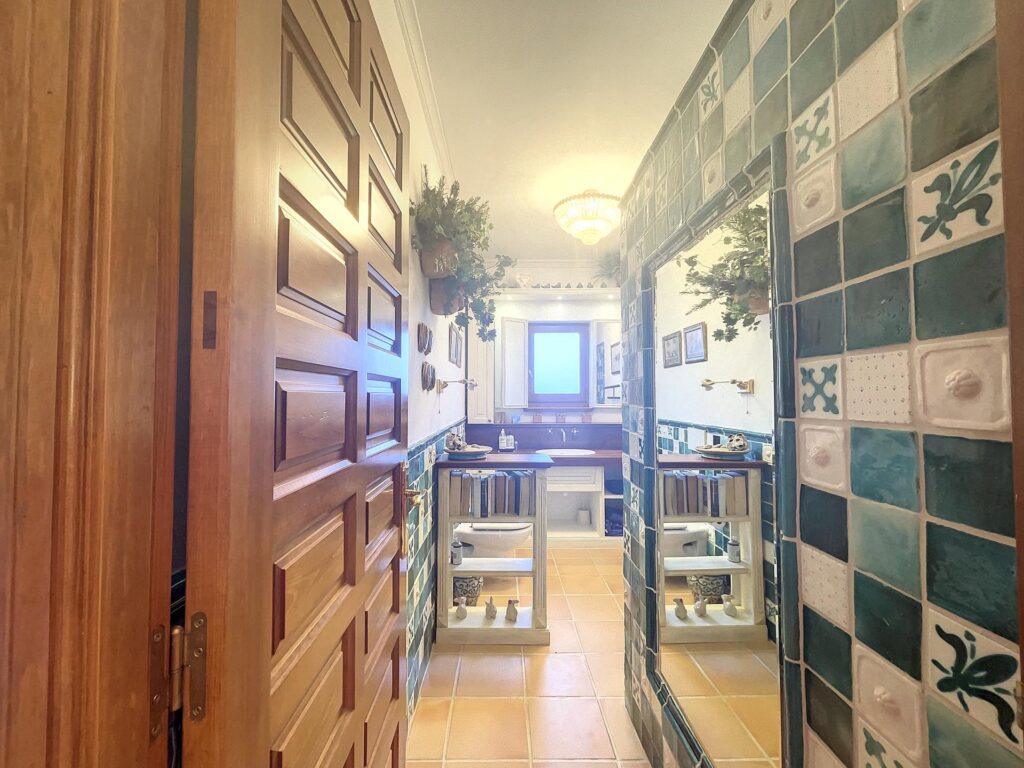 Frontline villa with sea views 24