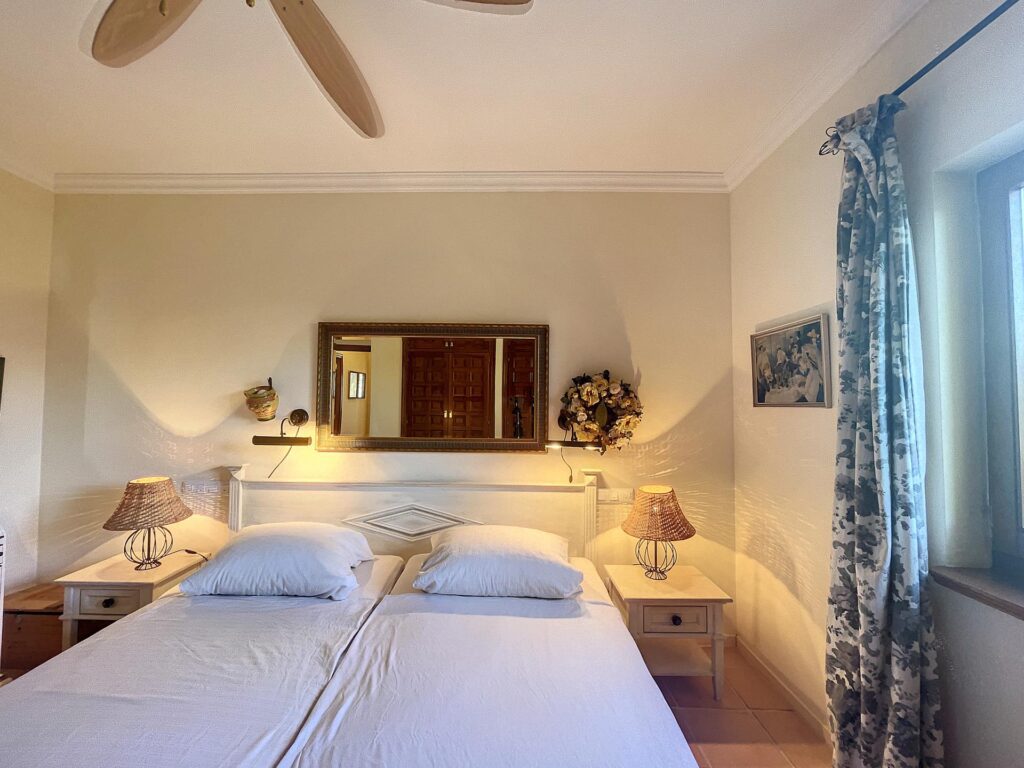 Frontline villa with sea views 29