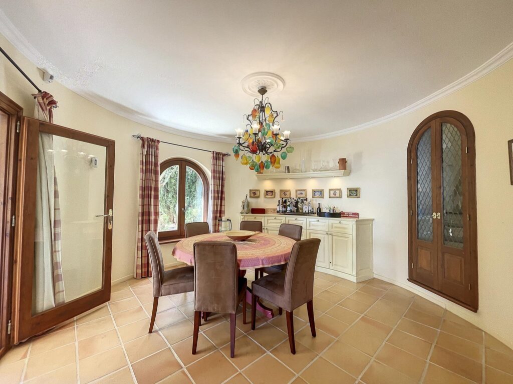 Frontline villa with sea views 33