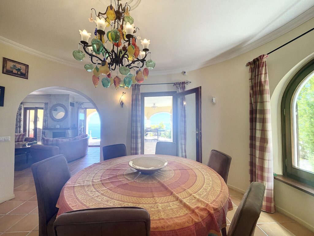 Frontline villa with sea views 34