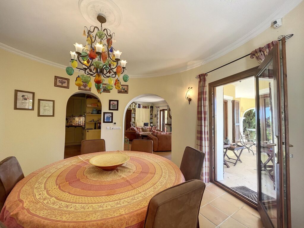 Frontline villa with sea views 36