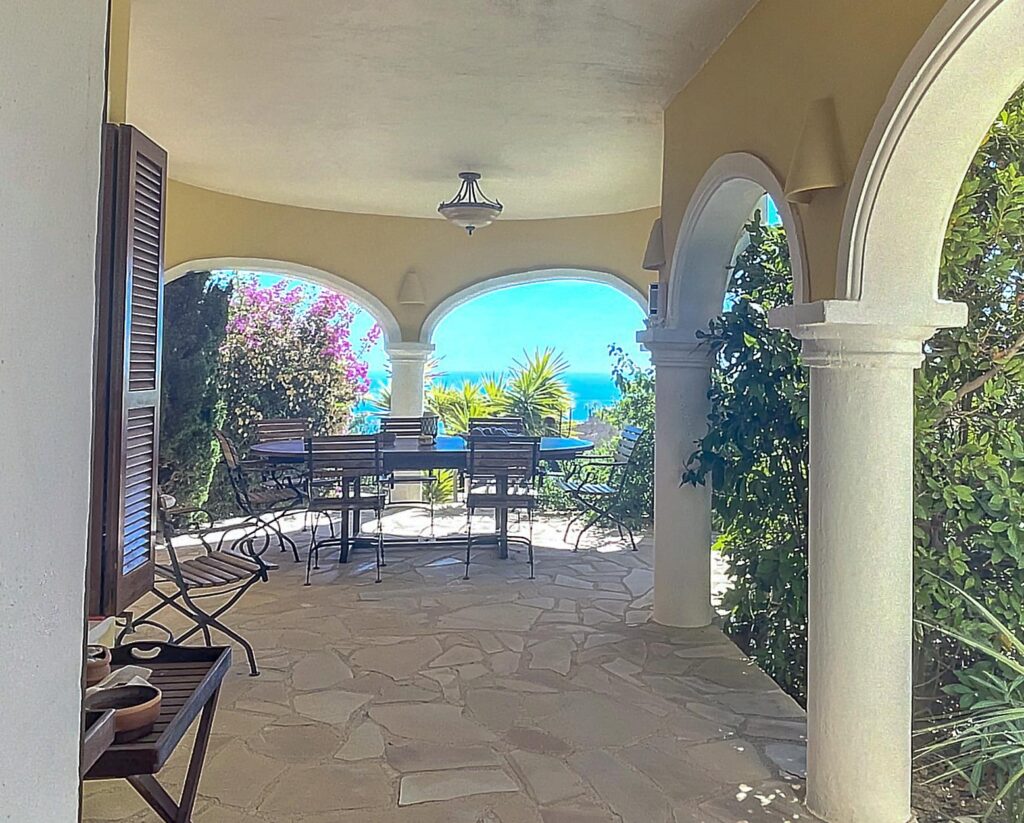 Frontline villa with sea views 37