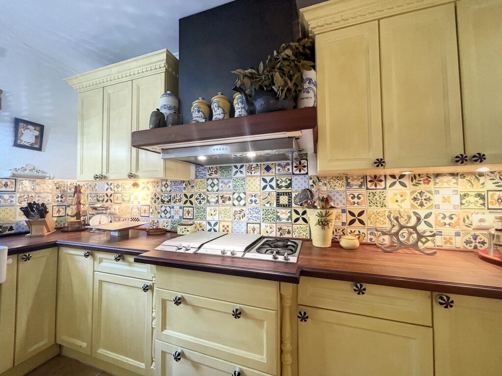 Frontline villa with sea views 40