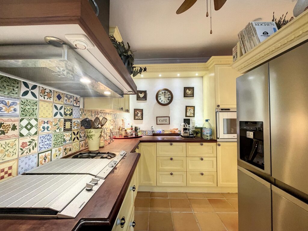 Frontline villa with sea views 42