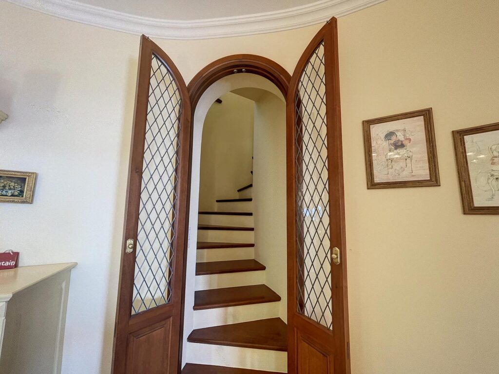 Frontline villa with sea views 46